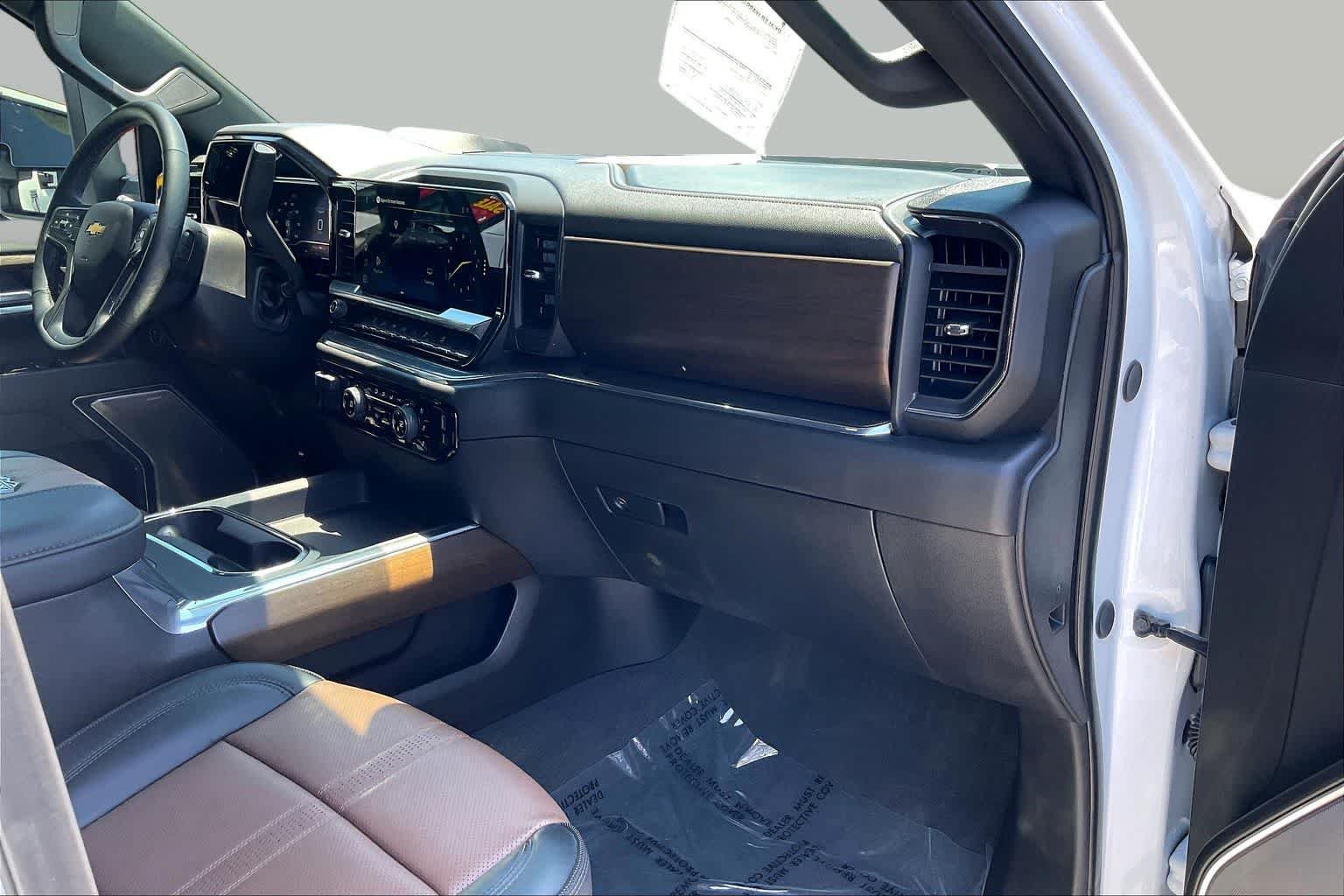 Used 2025 Summit White Chevrolet High Country image 16