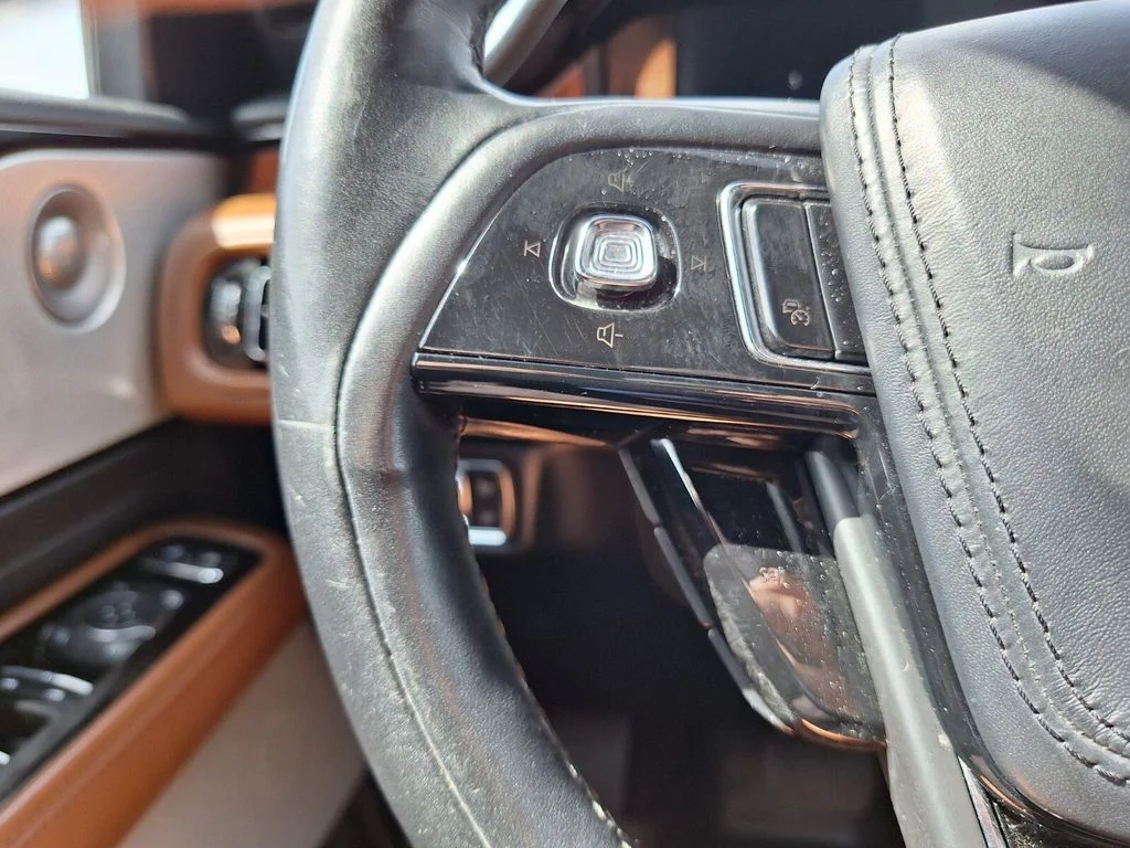 Used 2020 White Metallic Lincoln Reserve image 19