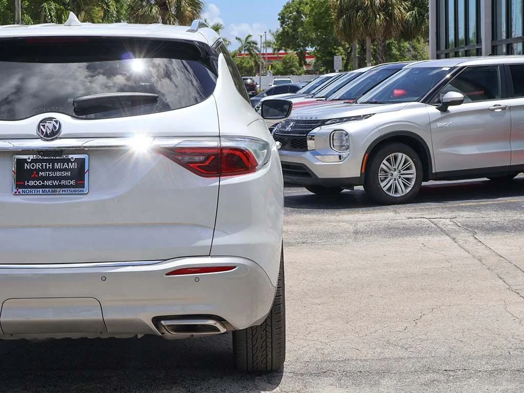 Used 2023 White Buick Premium Group image 20