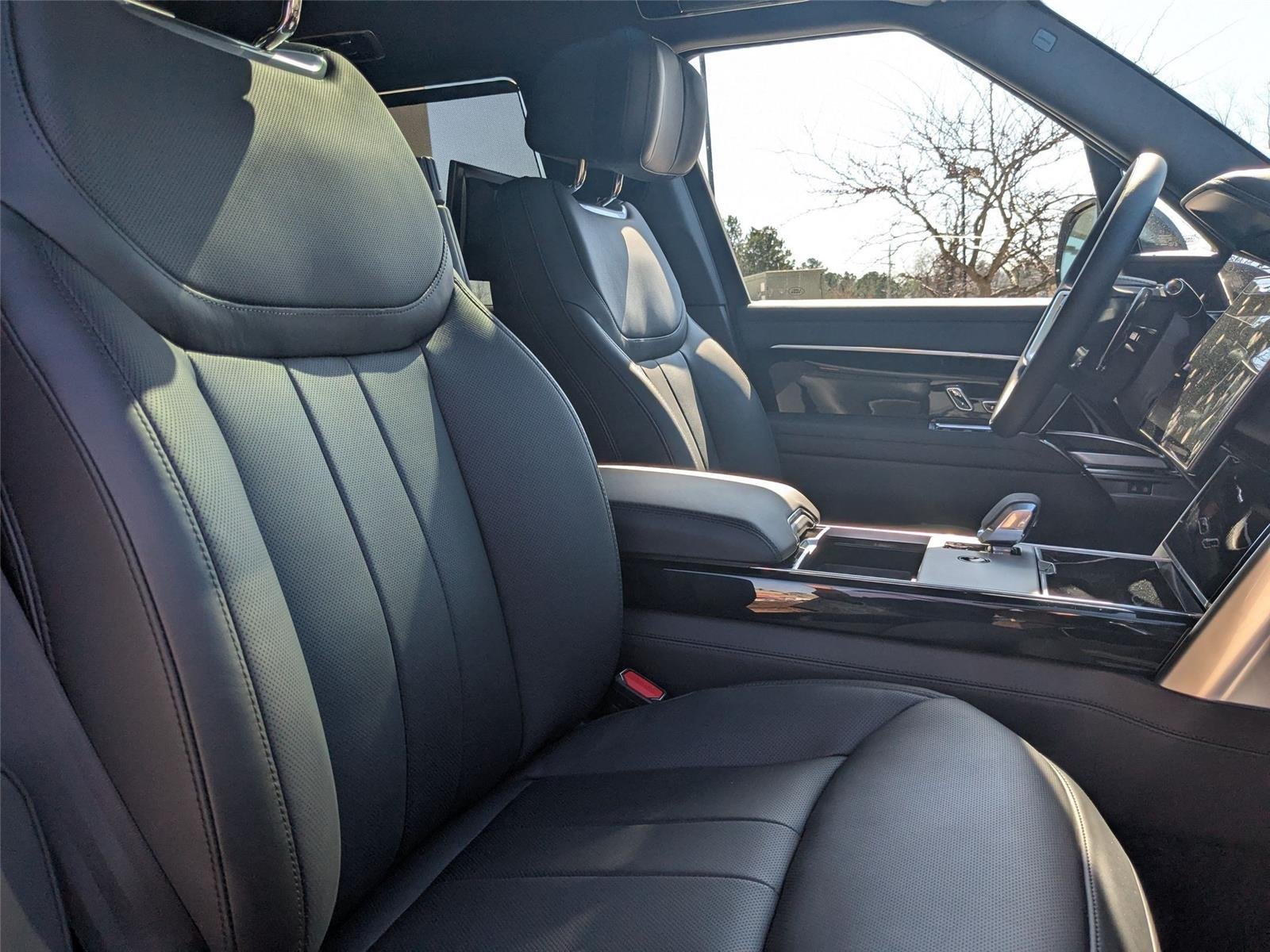 New 2025 Santorini Black Land Rover Autobiography image 37