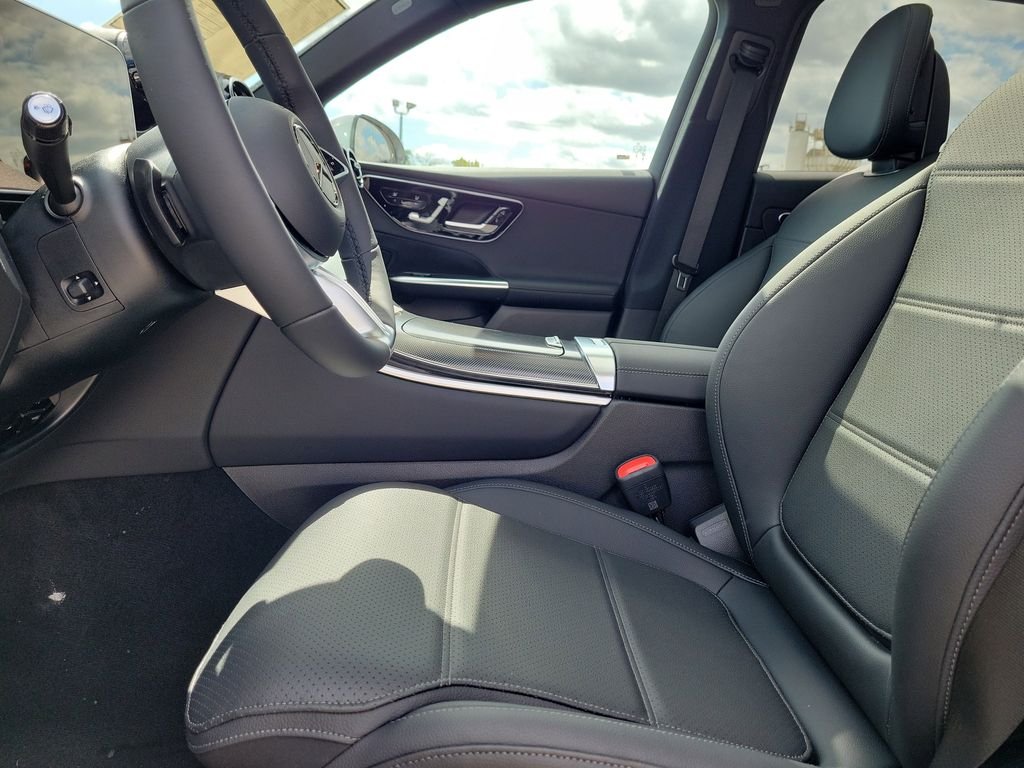 New 2026 MANUFAKTUR Moonlight White Metallic Mercedes-Benz GLC 300 image 18