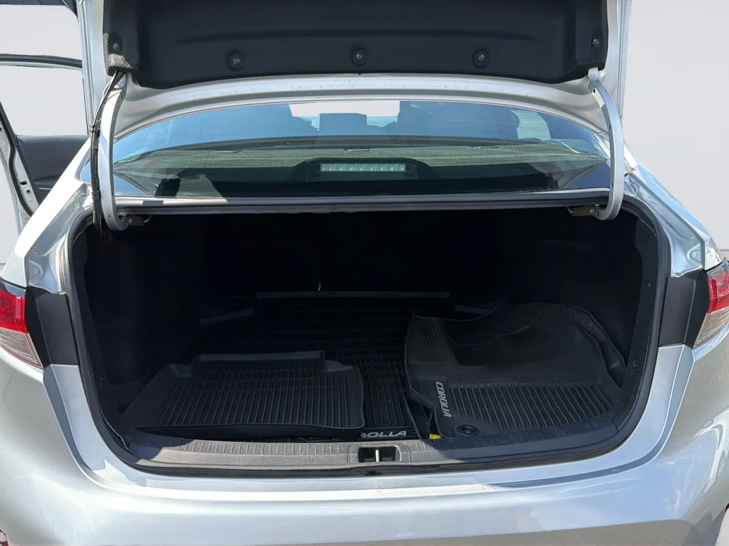 Used 2020 Silver Toyota SE image 29