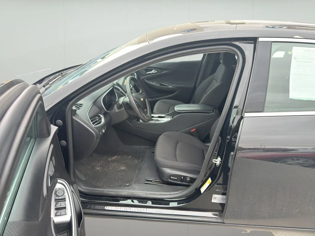 Used 2023 Mosaic Black Metallic Chevrolet LT image 17