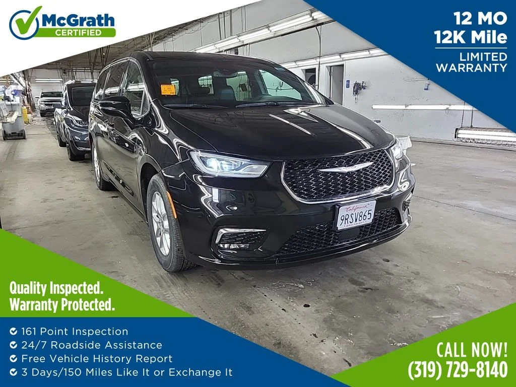 2025 Chrysler Pacifica Select's photo