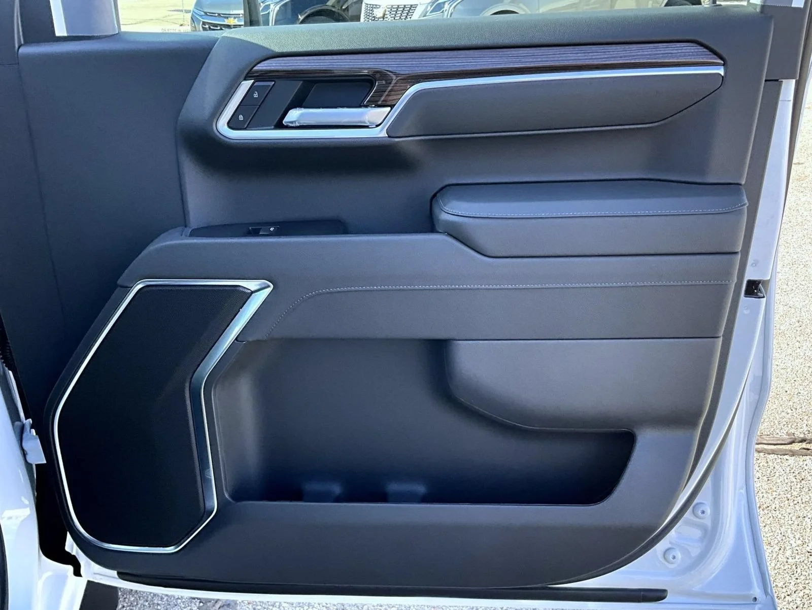 New 2026 Summit White Chevrolet LT (2FL) image 19