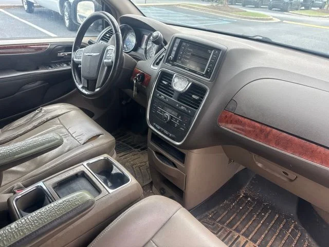 Used 2013 Beige Chrysler Touring image 26