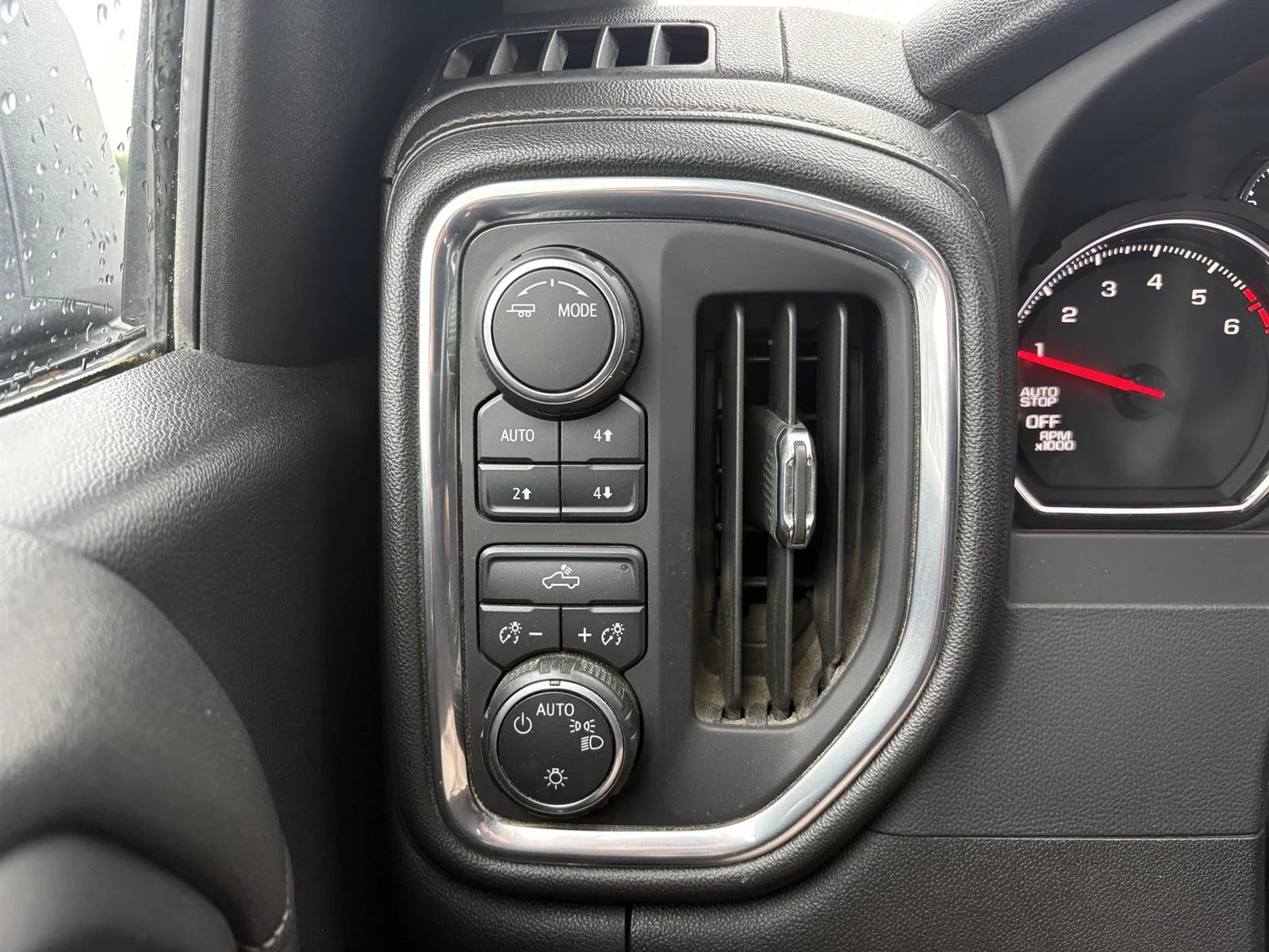 Used 2020 SILVER ICE METALLIC Chevrolet LT image 20