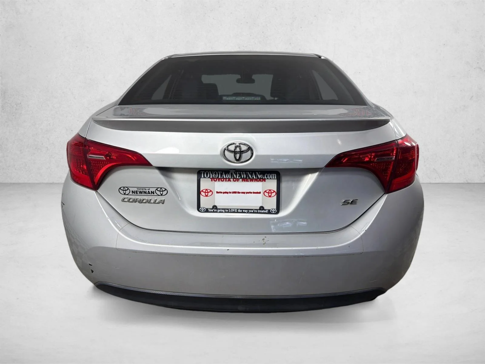 Used 2019 Classic Silver Metallic Toyota SE image 4
