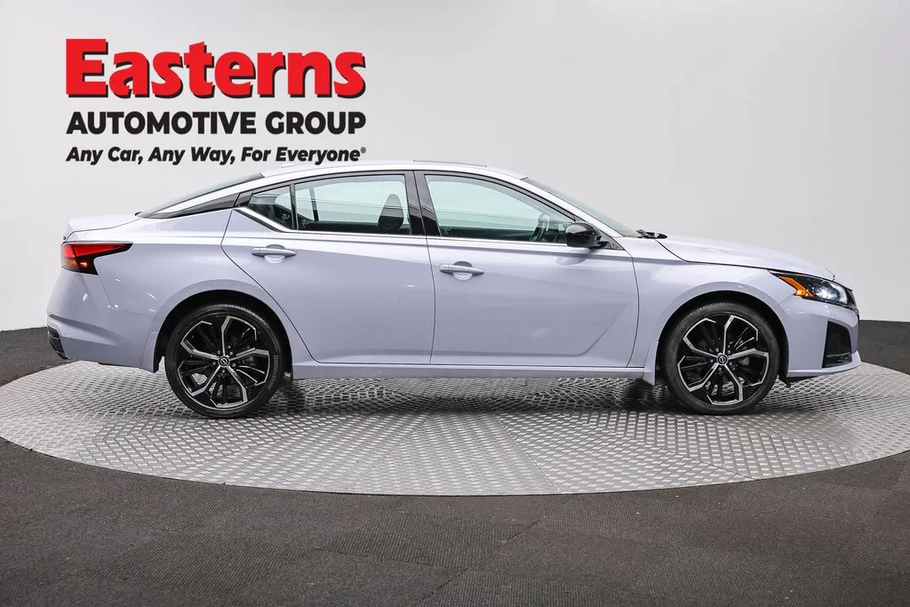 Used 2025 Gray Nissan 2.5 SR image 4