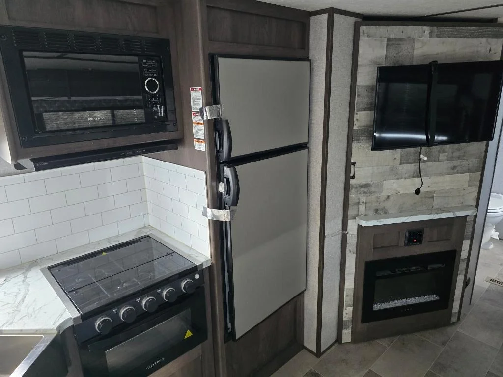 Used 2021 White Coleman  image 24
