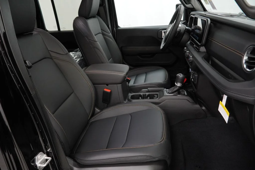 New 2026 Black Clear-Coat Exterior Paint Jeep Sahara image 34