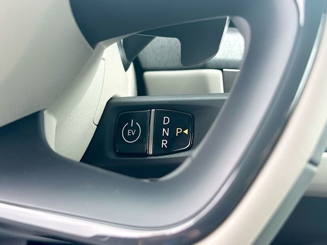 New 2026 Ivory Silver Kia Wind AWD image 17