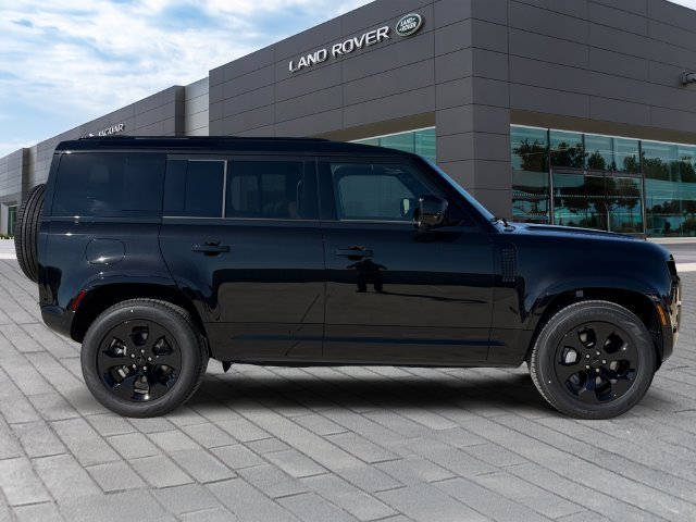 New 2026 Santorini Black Land Rover X-Dynamic SE image 6