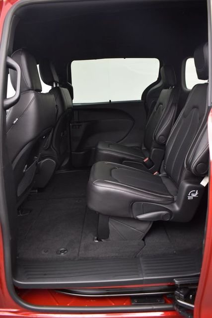 New 2026 Red Hot Pearl-Coat Exterior Paint Chrysler Select image 8