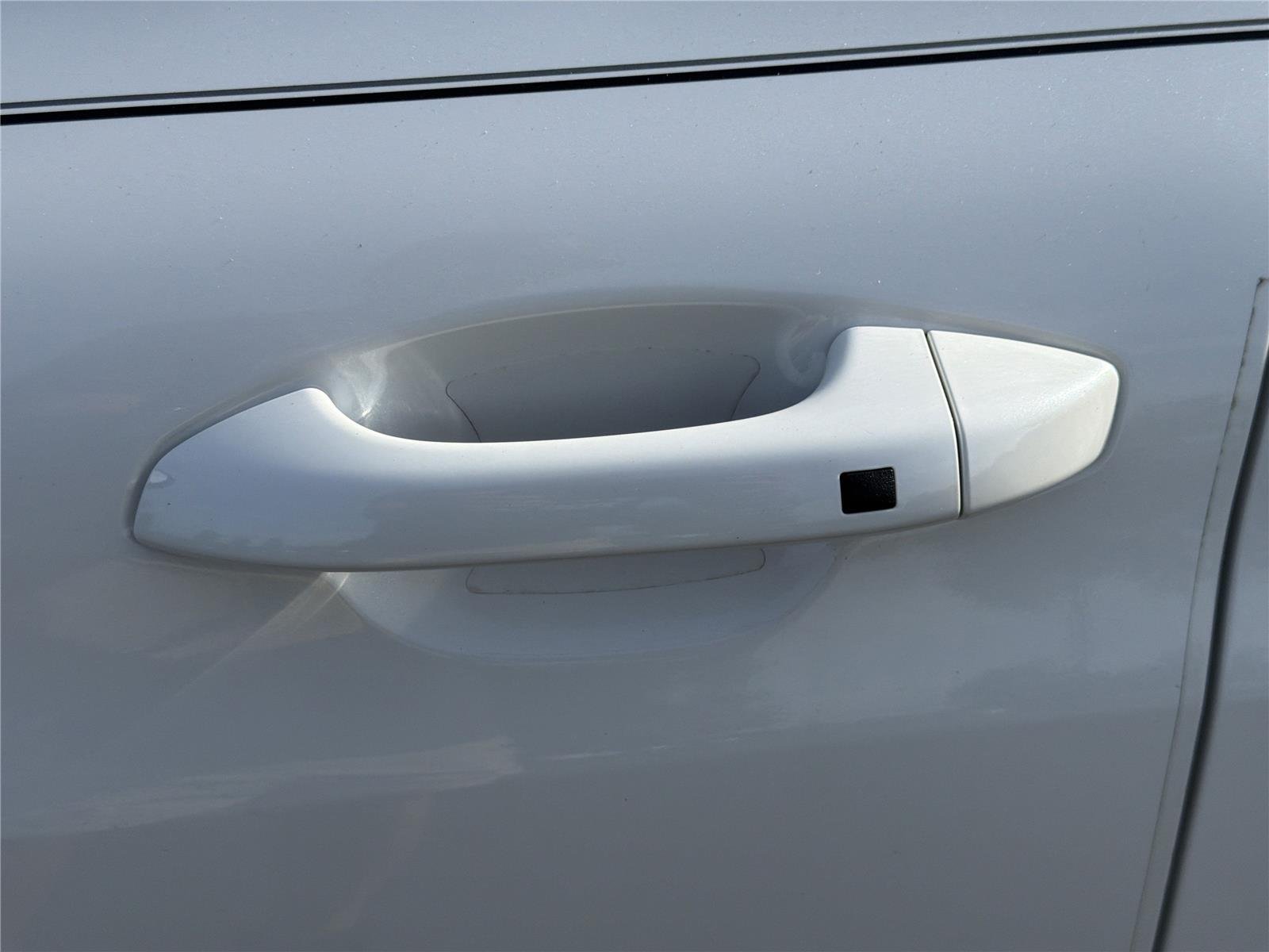 Used 2025 Snow White Pearl Kia GT-Line image 36