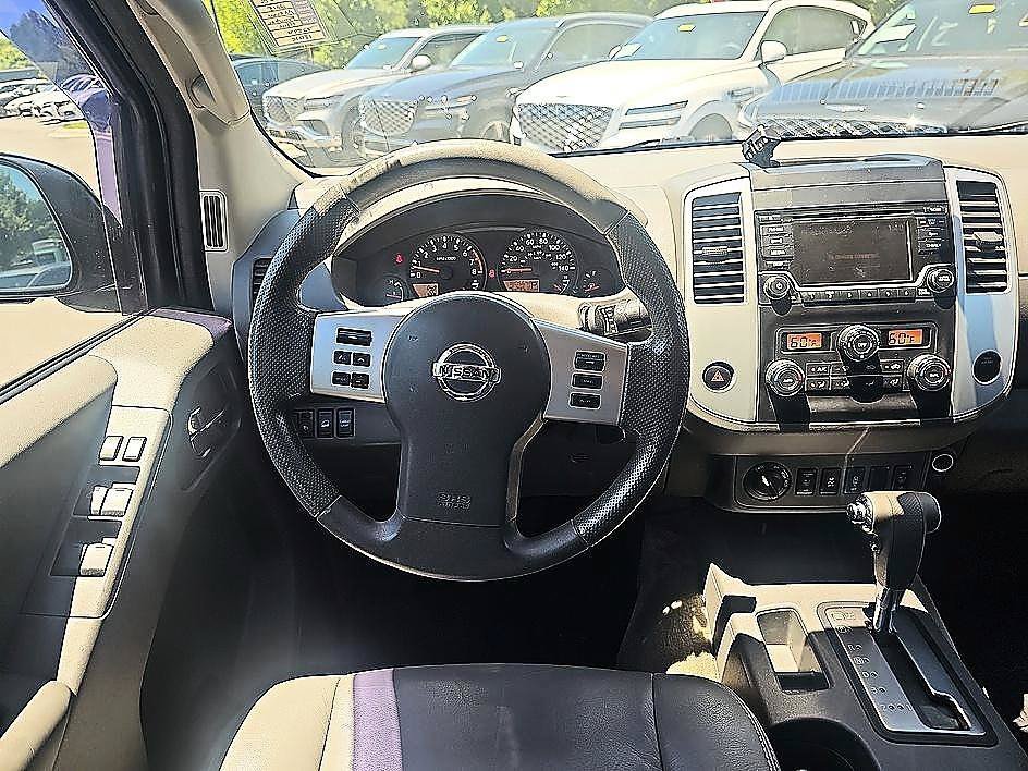 Used 2015 Arctic Blue Metallic Nissan SV image 16