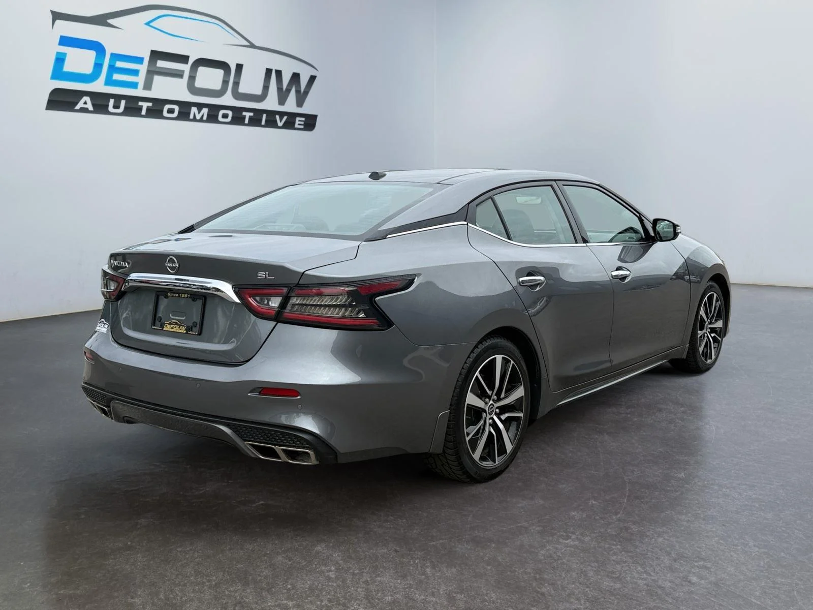 Used 2023 GRAY NISSAN SL SEDAN image 3