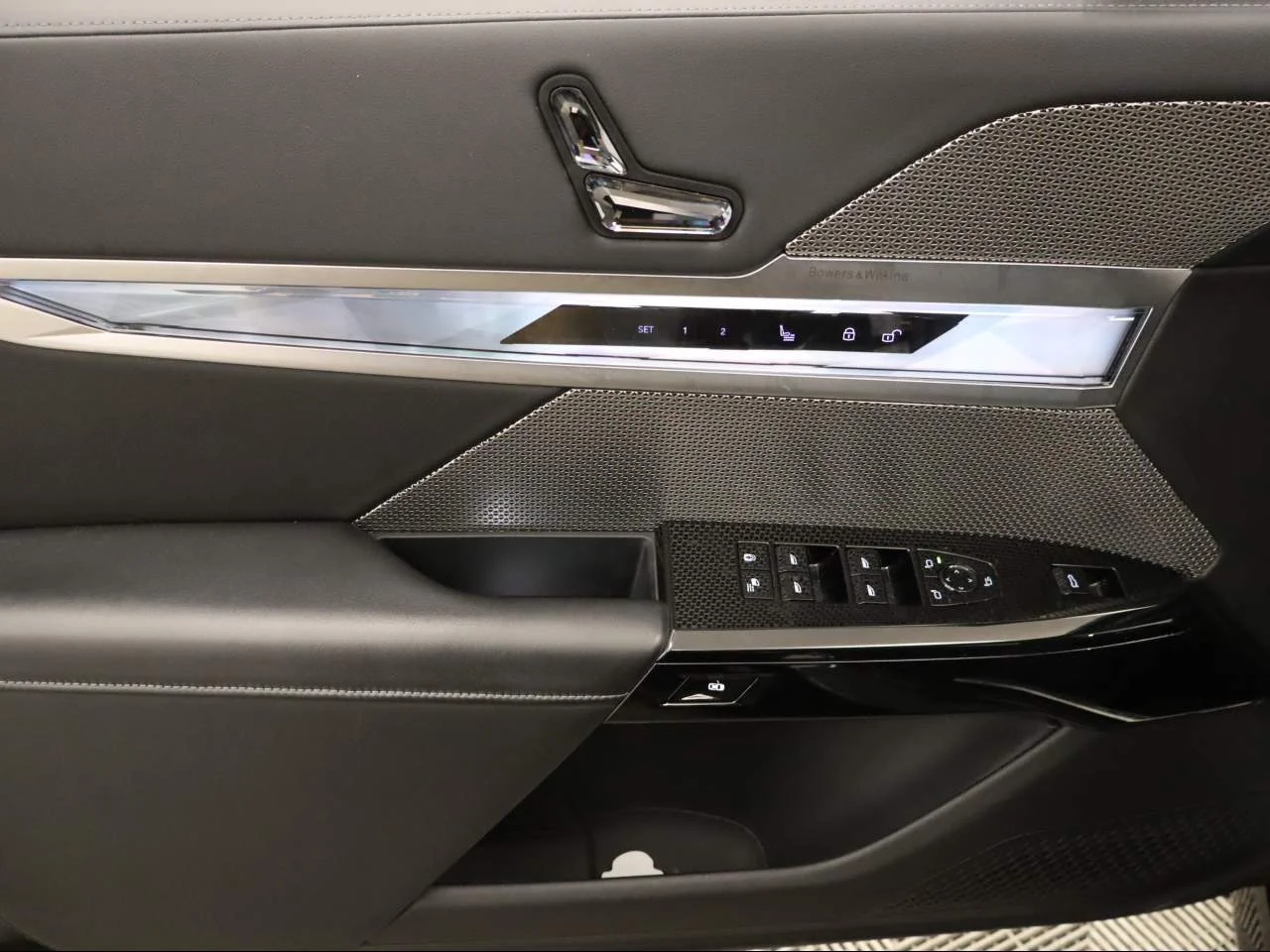 Used 2025 Black Sapphire Metallic BMW 740i image 20