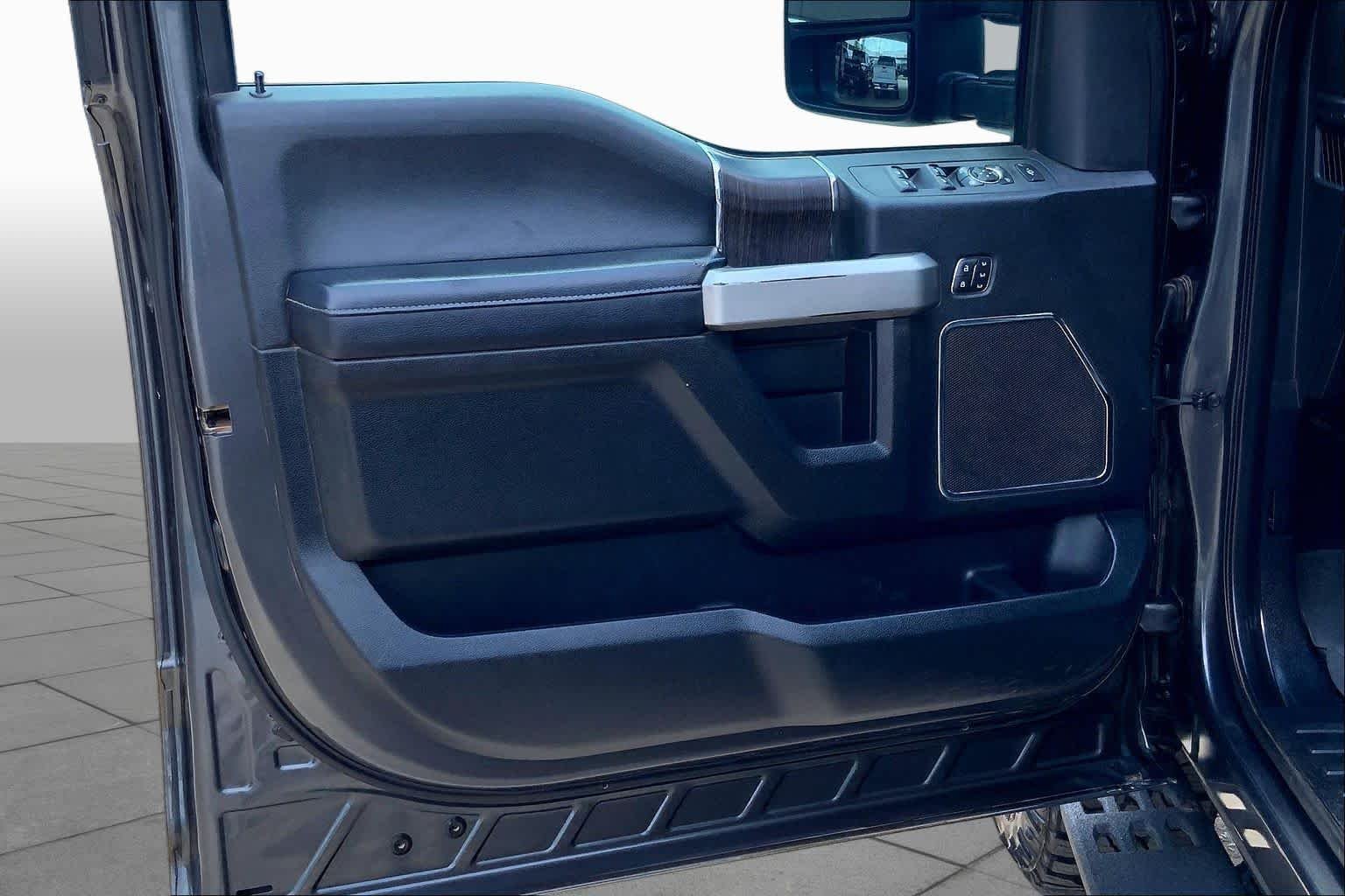 Used 2020 GRAY Ford LARIAT image 21