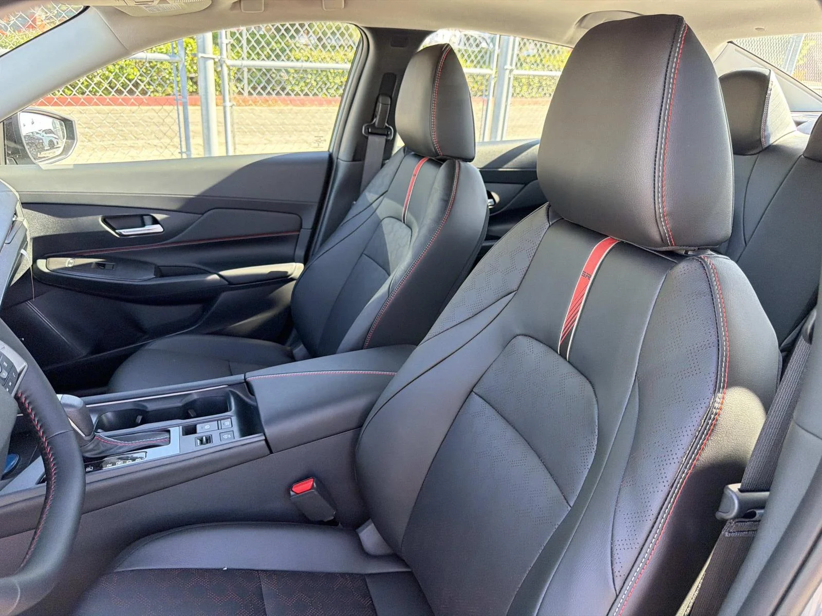 New 2027 Atlantic Gray Metallic/Super Black Nissan SR image 25