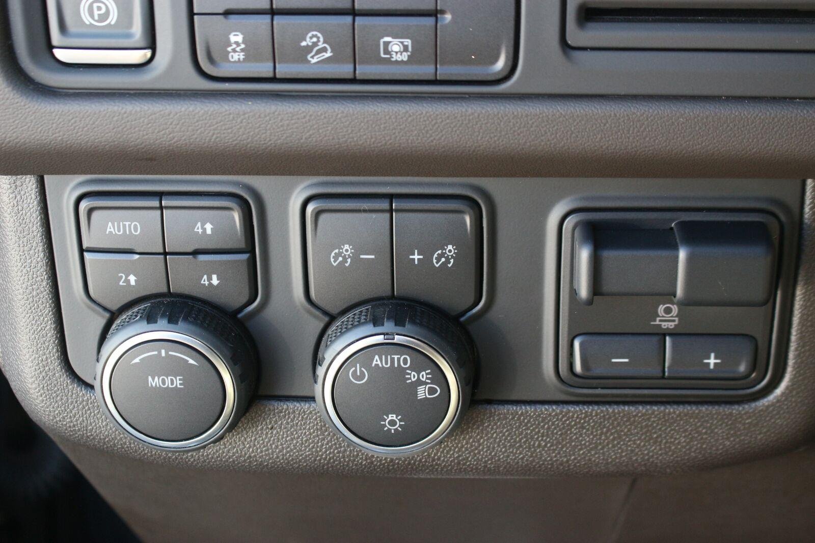 Used 2024 Black Chevrolet Z71 image 34