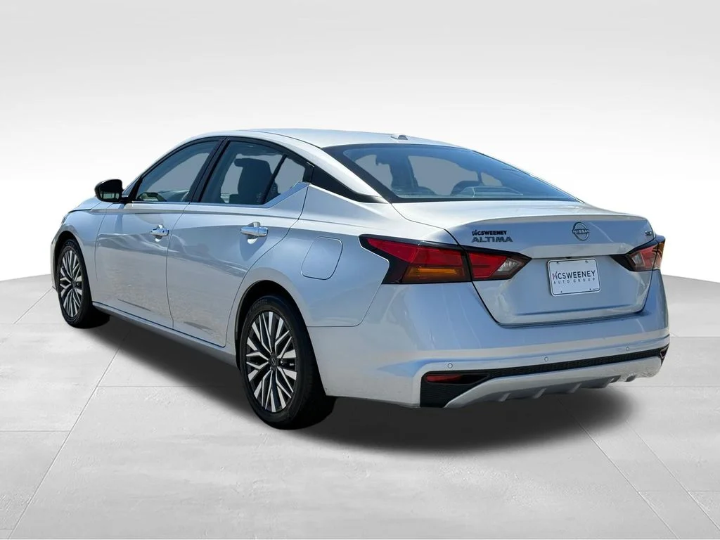 Used 2024 Silver Nissan 2.5 SV image 3