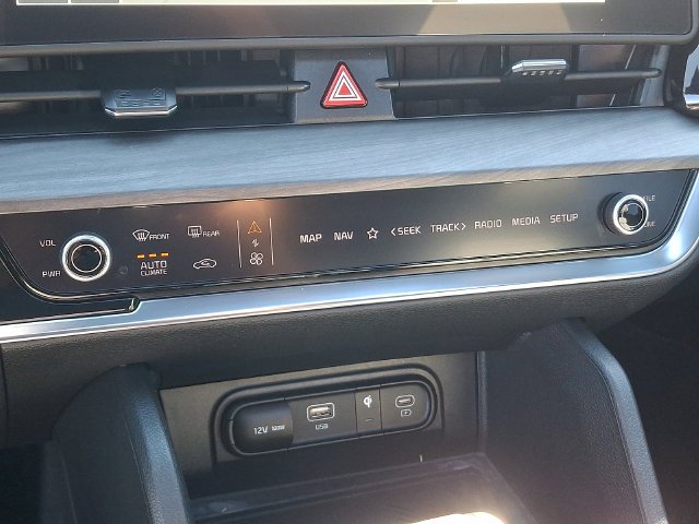 Used 2023 Black Kia X-Line image 17