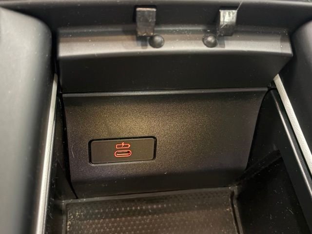 Used 2024 Gray BMW xDrive40i image 25