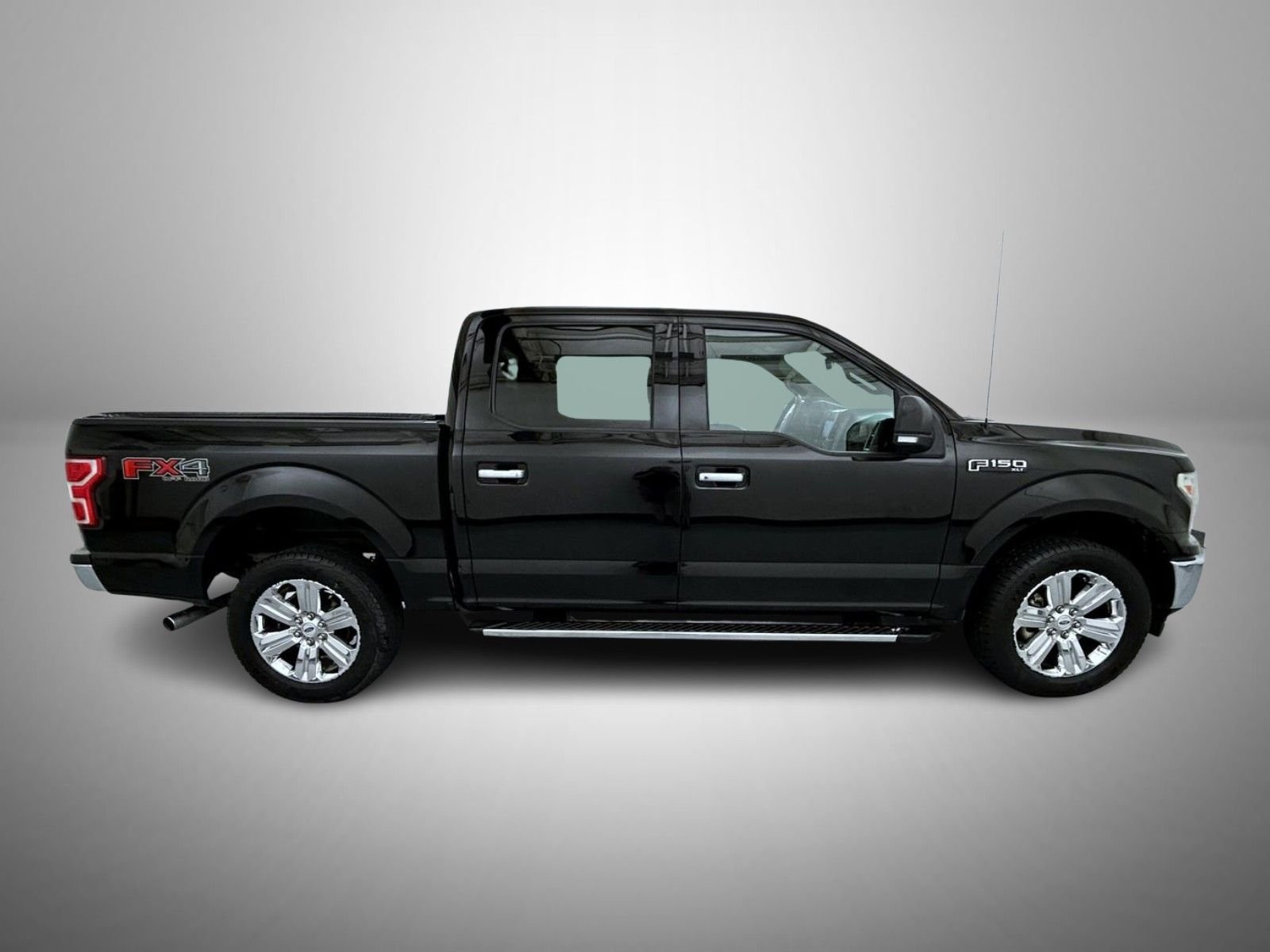 Used 2018 Shadow Black Ford XLT image 4