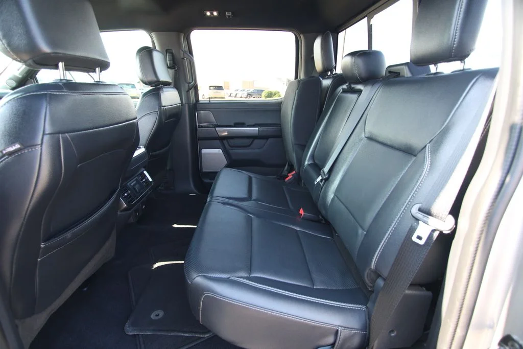 Used 2023  Ford Lariat image 8