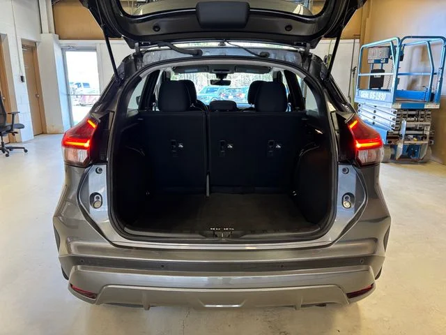 Used 2022 Gray Nissan SR image 22
