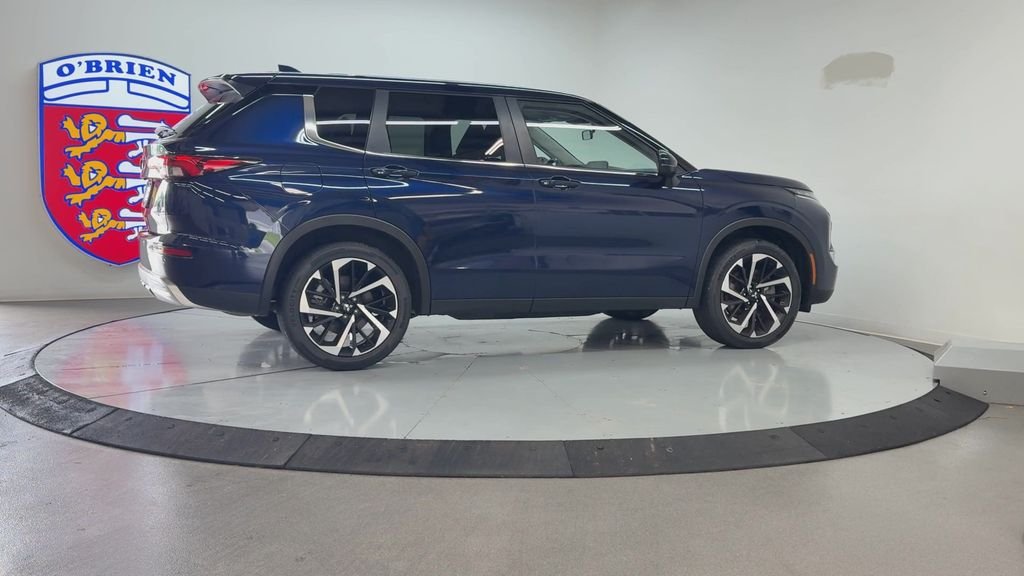 Used 2024 Cosmic Blue Metallic Mitsubishi SE image 4