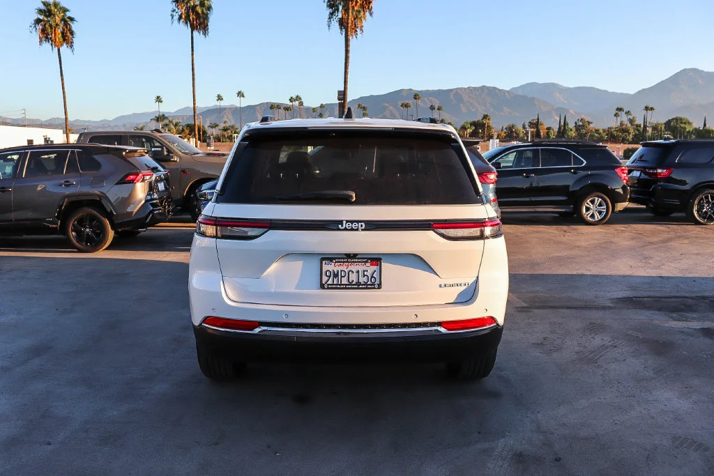 Used 2024 White Jeep Limited image 8
