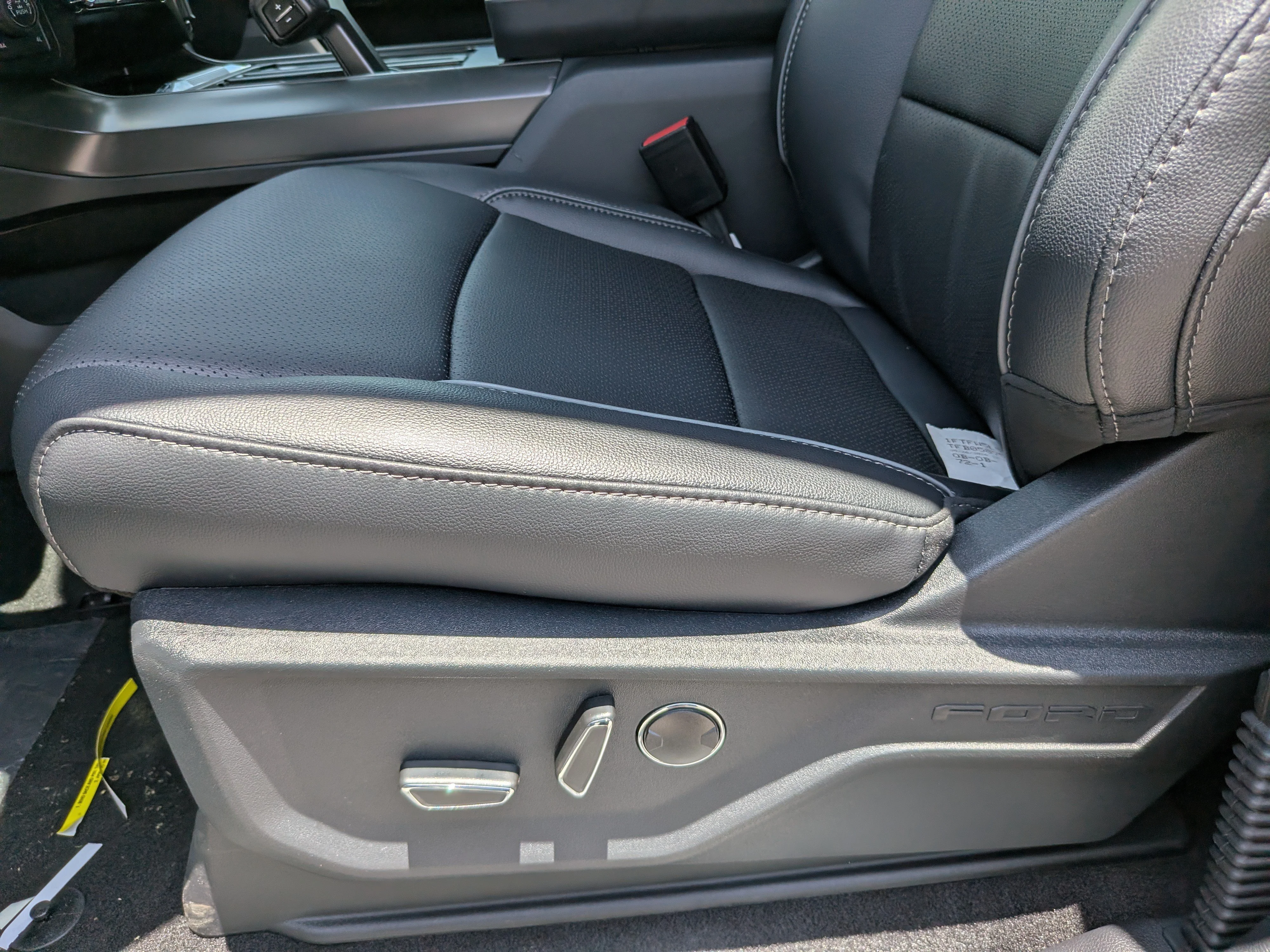 New 2026 Iconic Silver Metallic Ford Lariat image 22