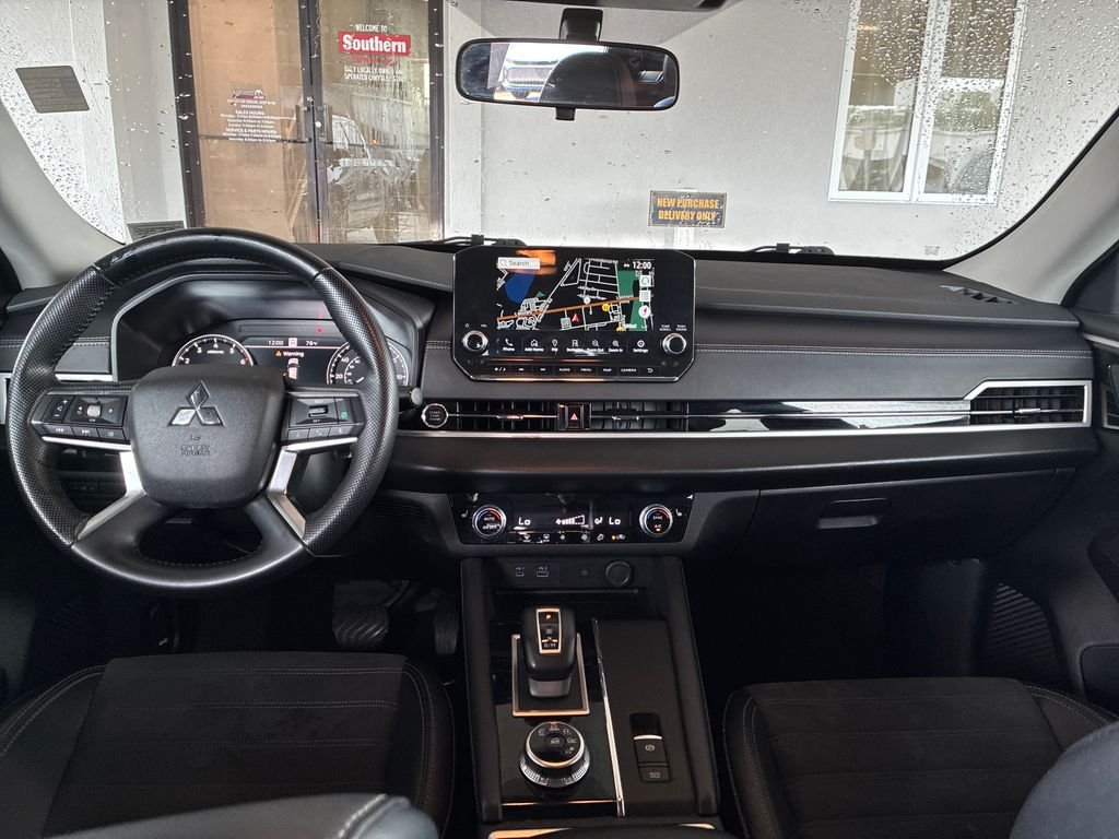 Used 2024 Silver Mitsubishi SE image 20