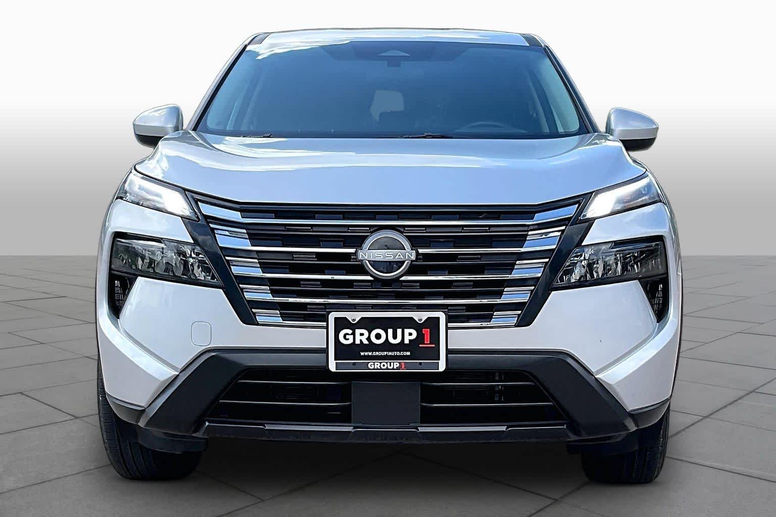 Used 2025 Brilliant Silver Metallic Nissan SV image 4