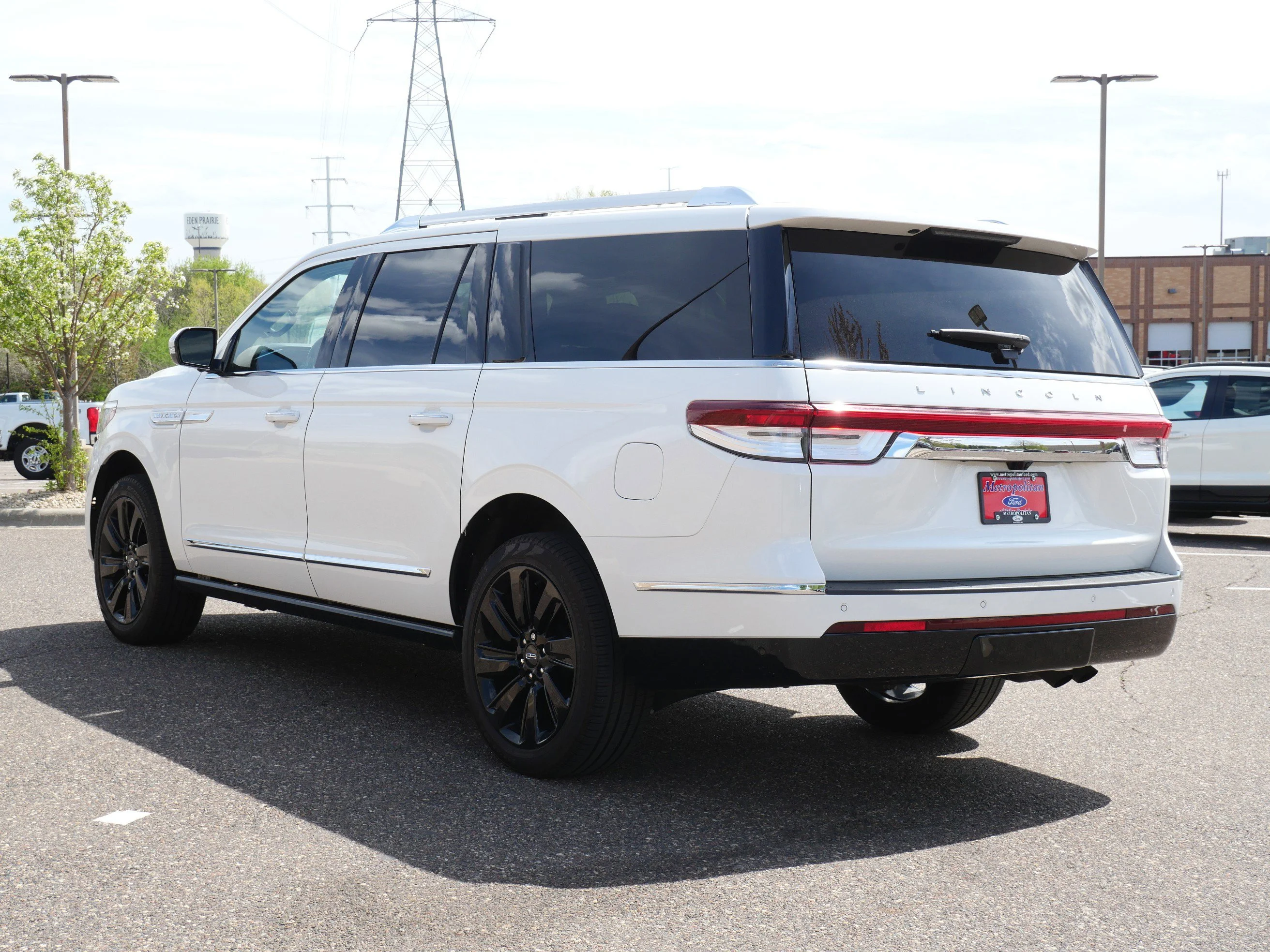 Used 2024 Pristine White Lincoln Reserve image 4