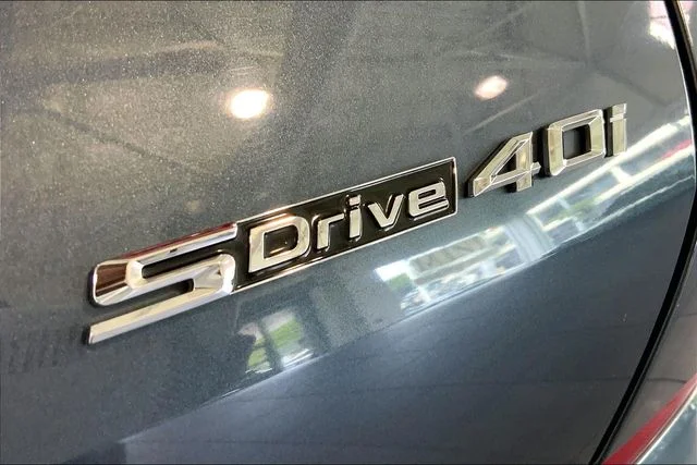 Used 2021 Arctic Grey Metallic BMW sDrive40i image 8