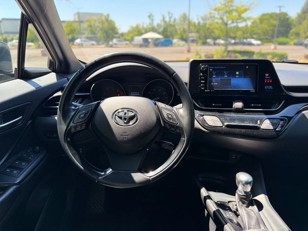 Used 2018 White Toyota XLE Premium image 24
