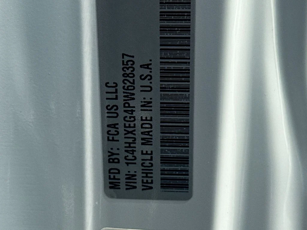 Used 2023 White Jeep Sahara image 36