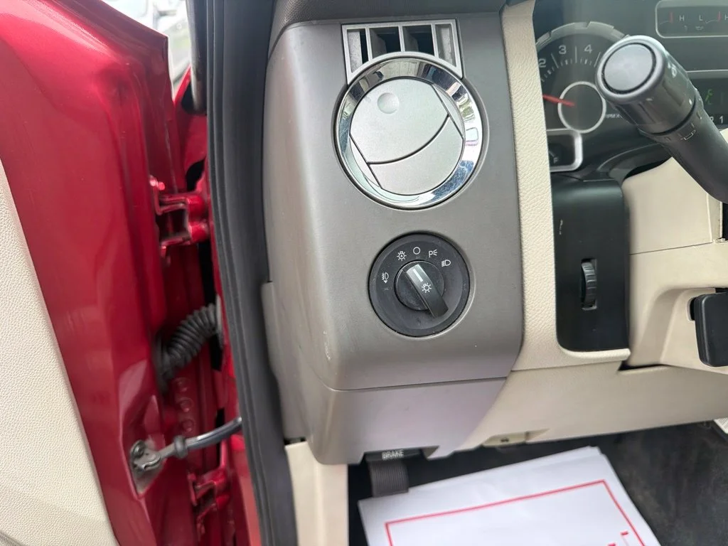 Used 2008  Ford SSV image 29