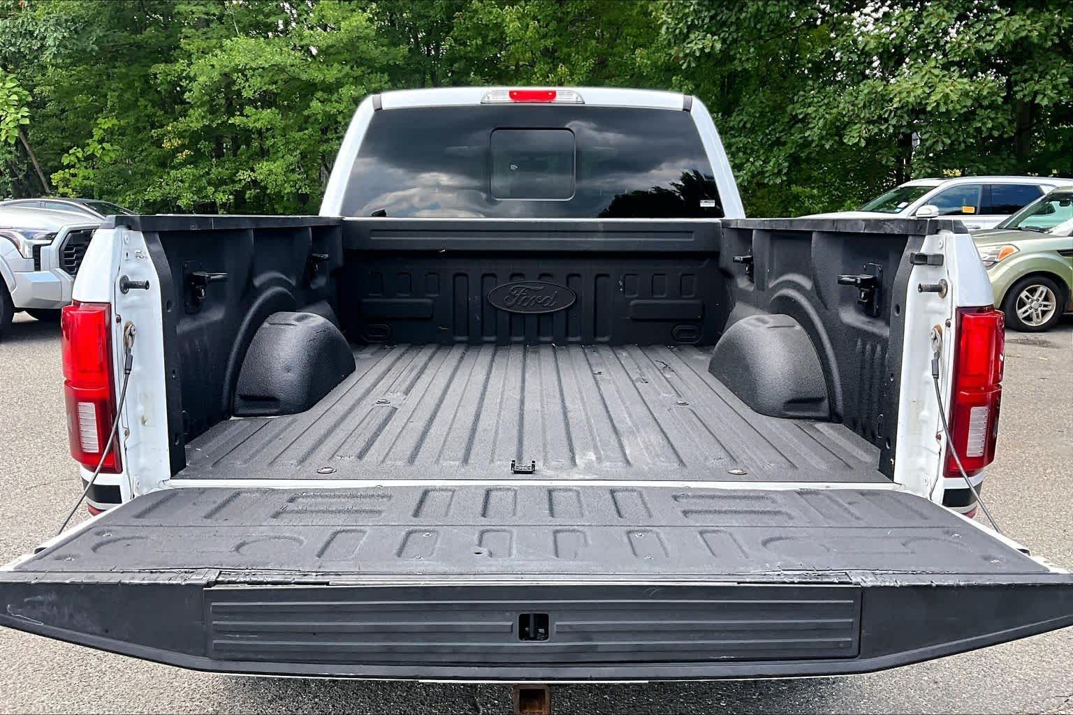 Used 2018 Oxford White Ford LARIAT image 31