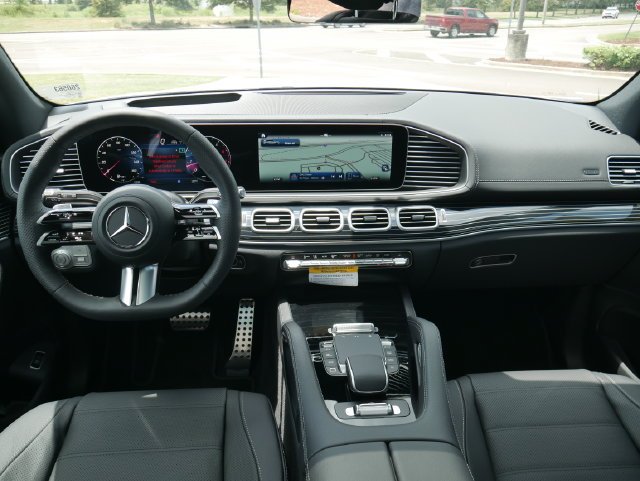 New 2026 MANUFAKTUR Moonlight White Metallic Mercedes-Benz GLS 450 image 33