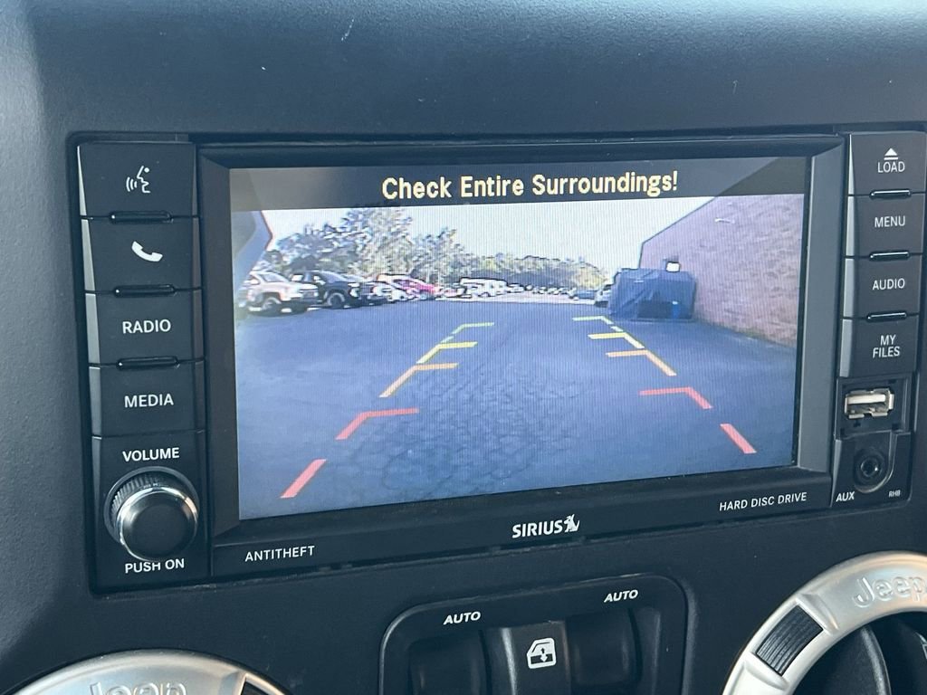 Used 2018  Jeep Sahara image 15