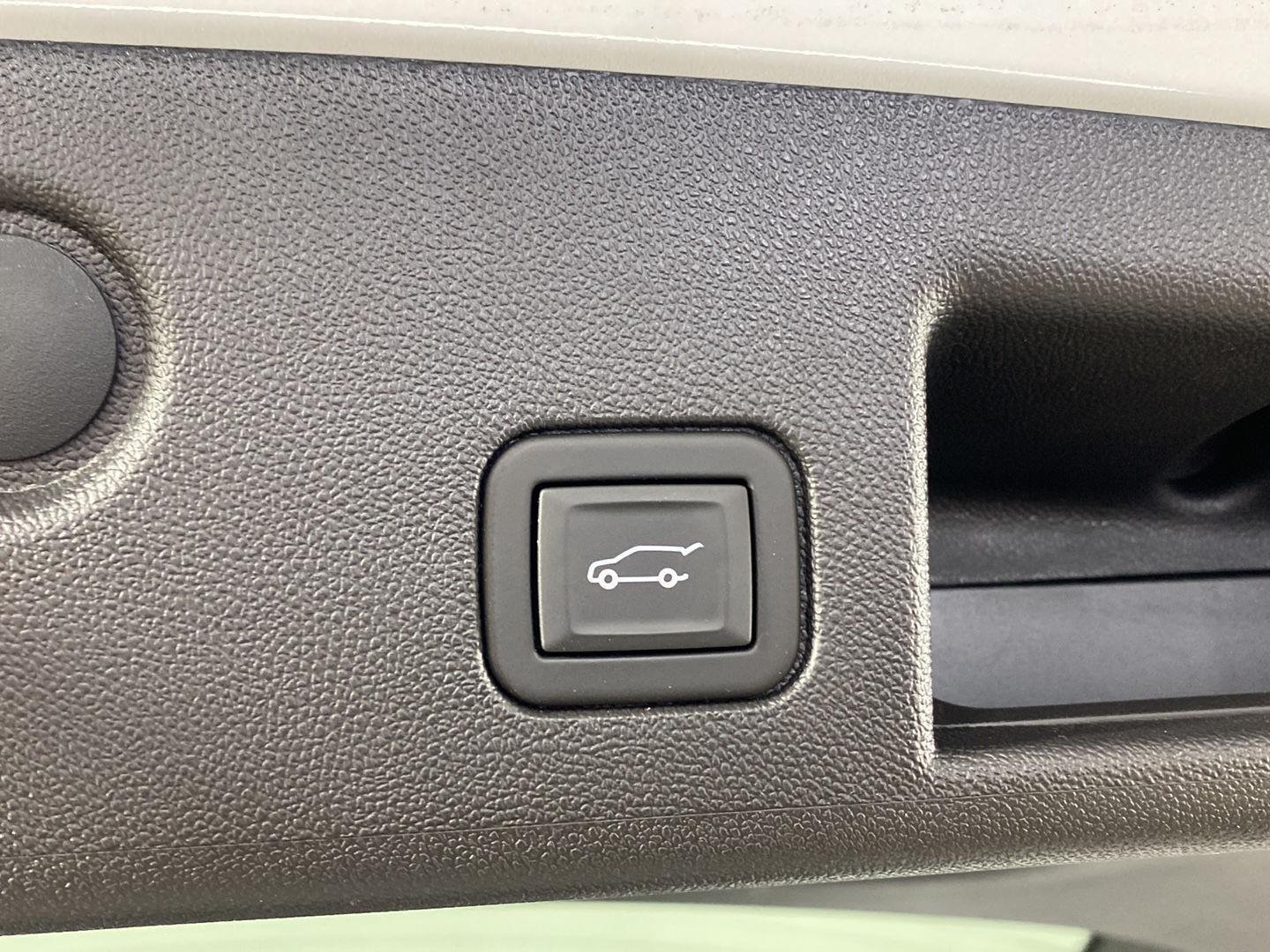 Used 2024 Summit White Chevrolet LT image 29