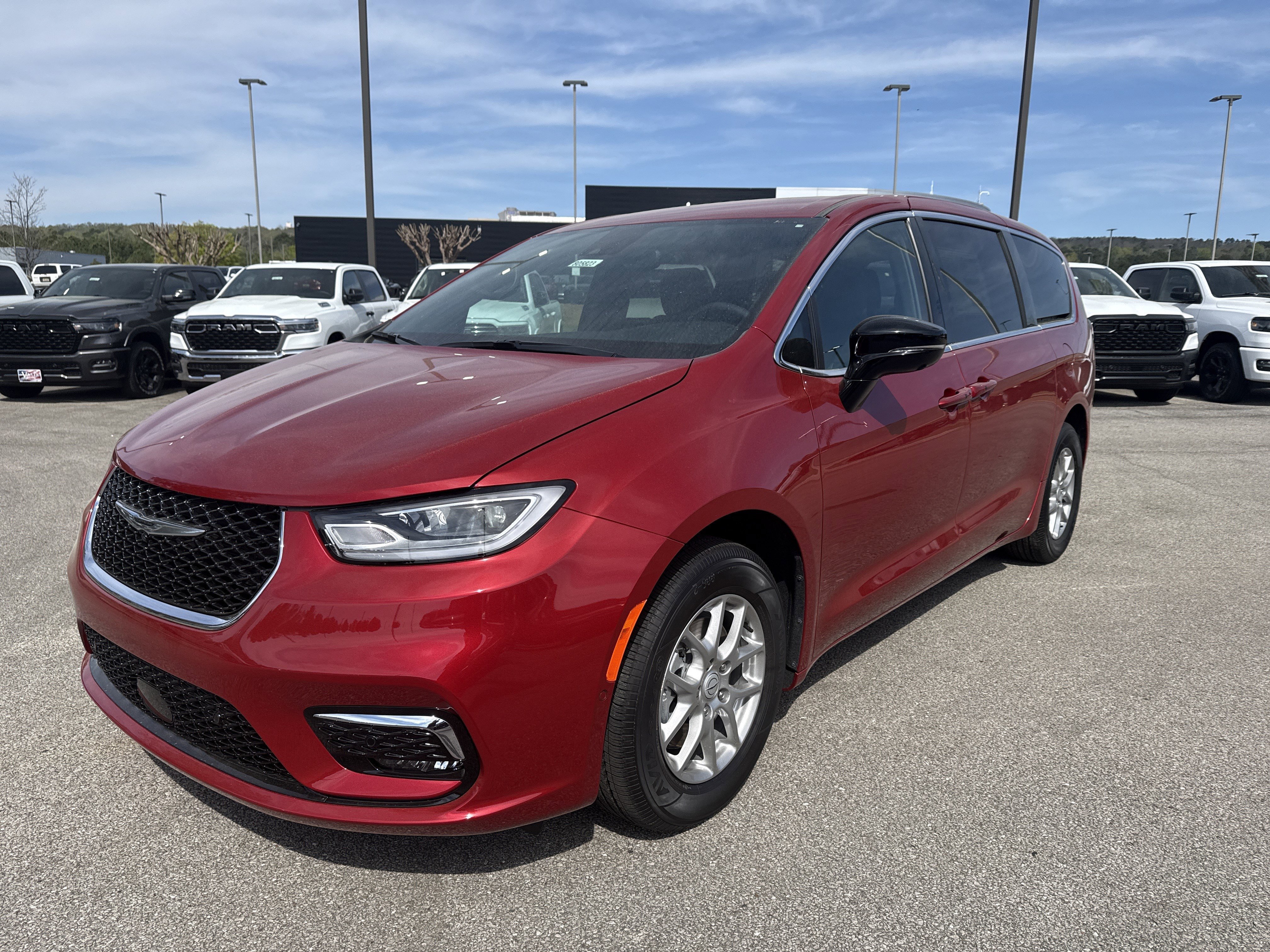 New 2026 Red Hot Pearl-Coat Exterior Paint Chrysler Select image 3