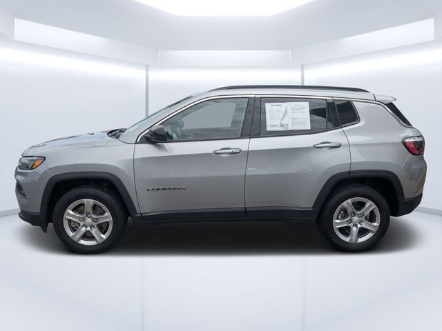 Used 2024  Jeep Latitude image 6