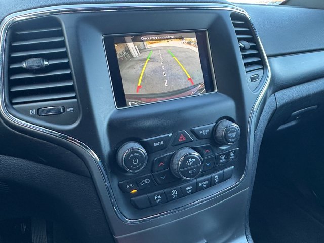 Used 2018 Red Jeep Laredo E image 9