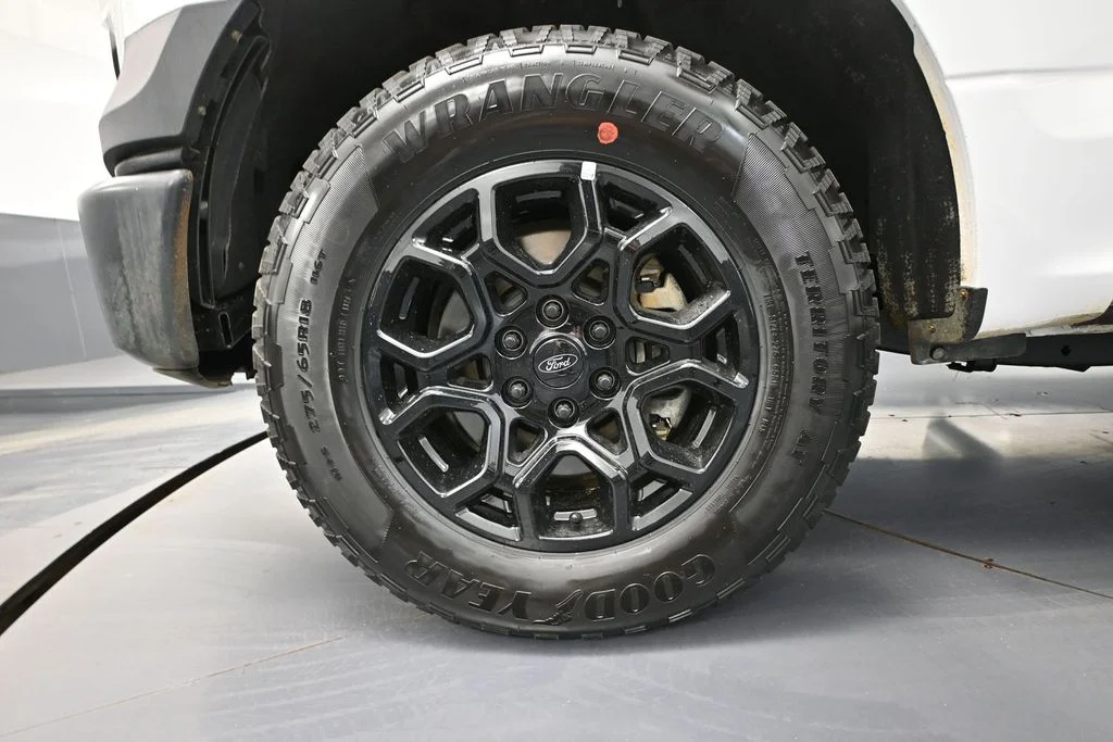 Used 2016 White Ford XL image 18