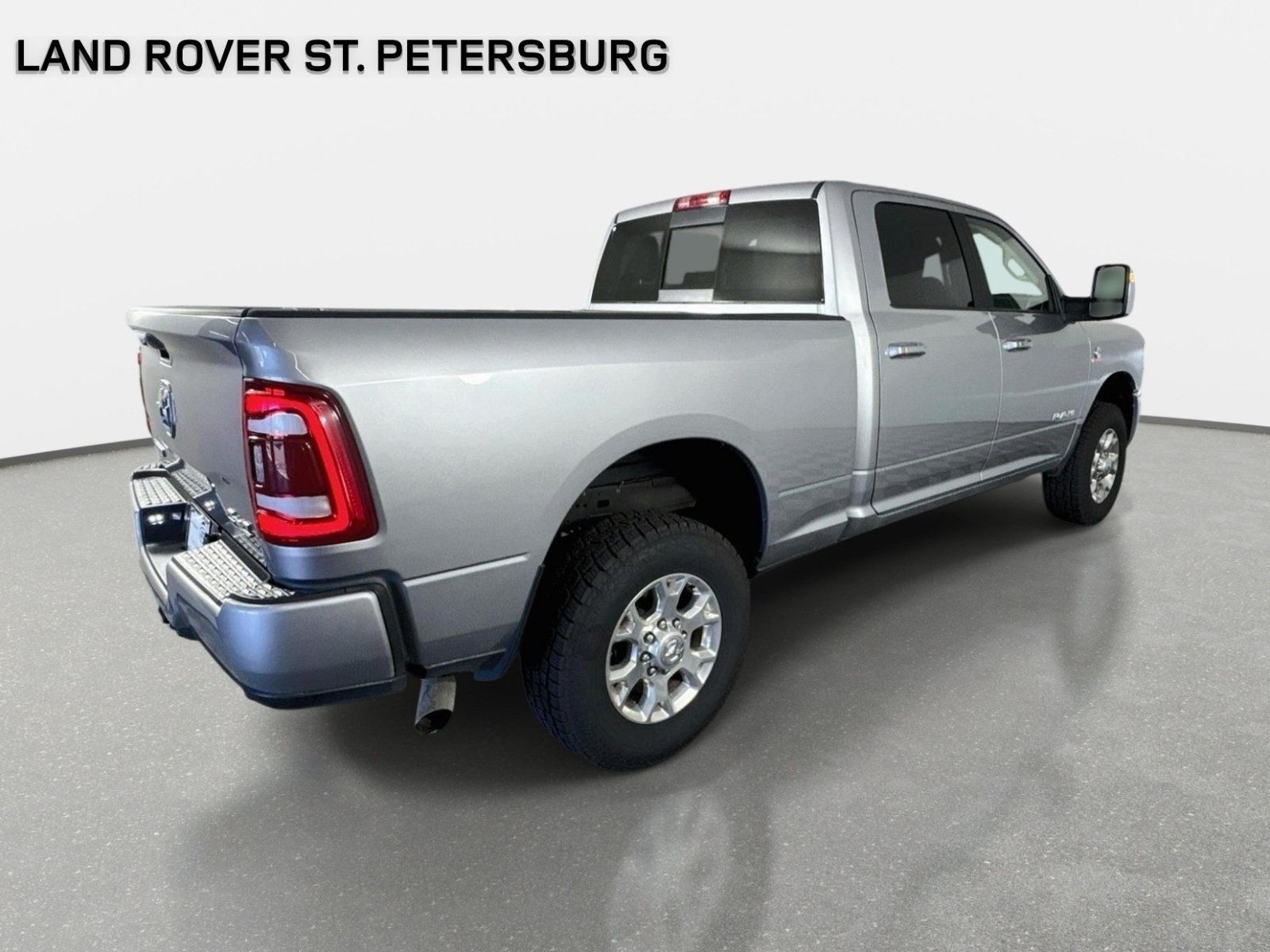 Used 2024 Billet Silver Metallic Clearcoat Ram Laramie image 5